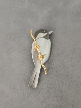 Shields Pewter Gold Accent Gray Bird Brooch - Decorative Bird Pin
